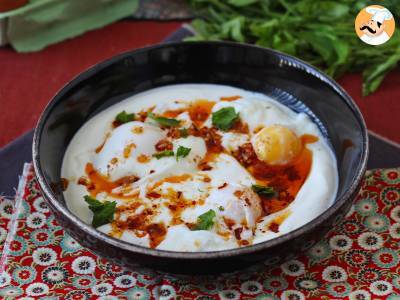 Turkish-style eggs on a yogurt base with spicy oil - çilbir