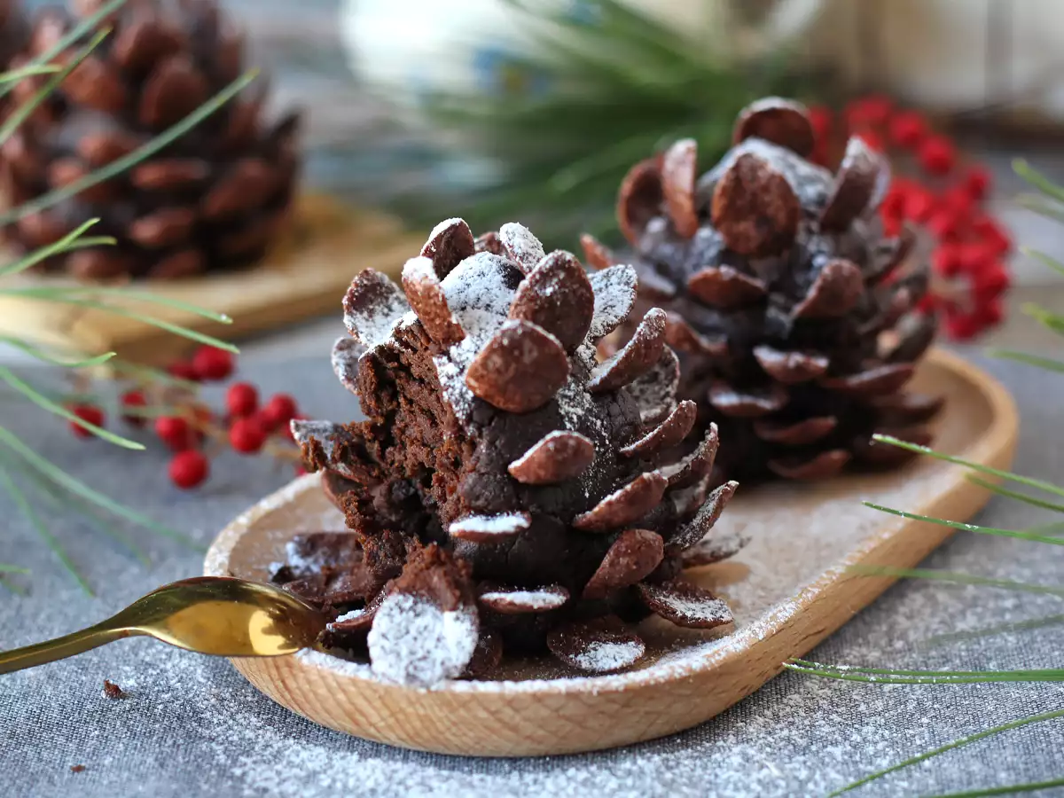 Turn your brownie into a chocolate pinecone! - photo 6