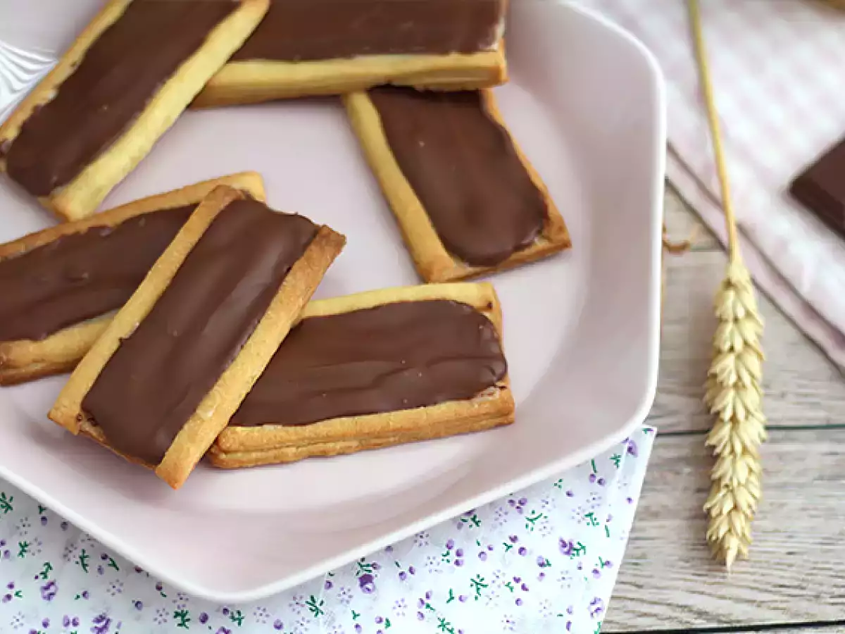 Twix cookies with caramel and milk chocolate