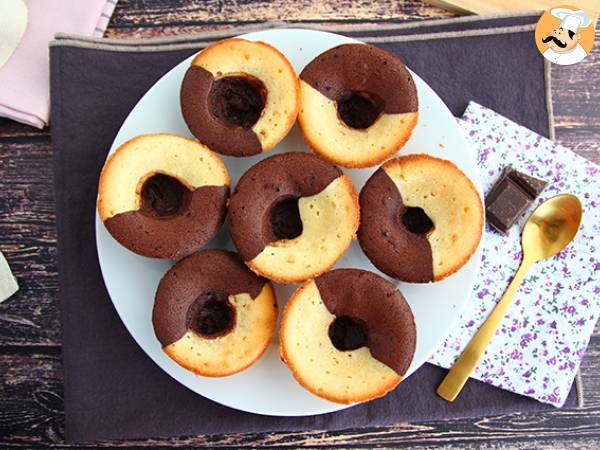 Two-tone chocolate/vanilla muffins with a chocolate core