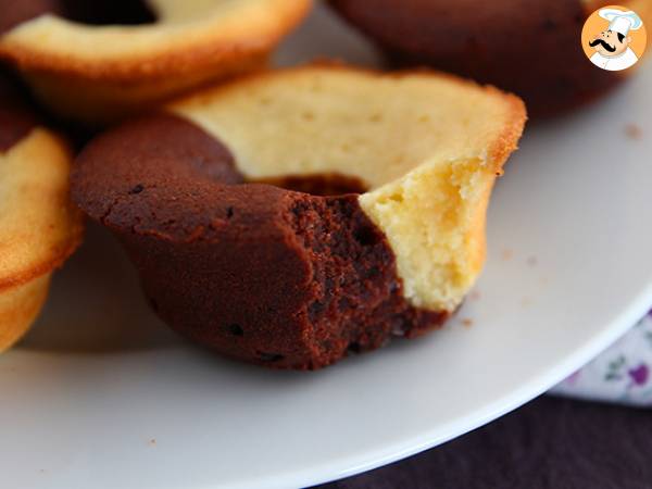 Two-tone chocolate/vanilla muffins with a chocolate core - photo 4