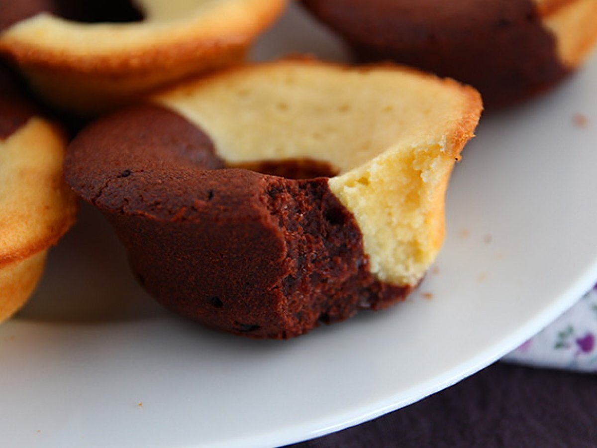 Two-tone muffins, chocolate, vanilla and chocolate core - photo 4