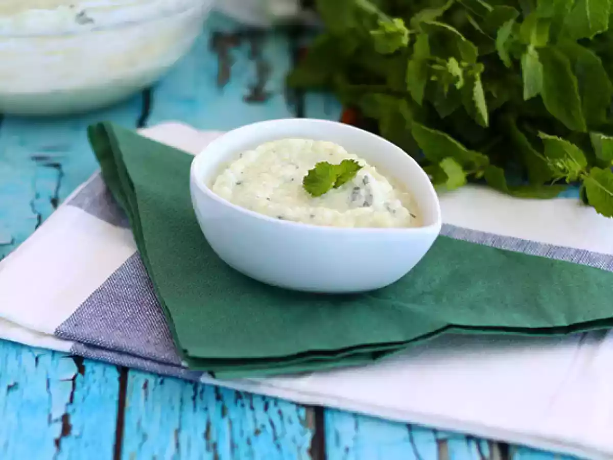 Tzatziki, the greek sauce with cucumber and yogurt