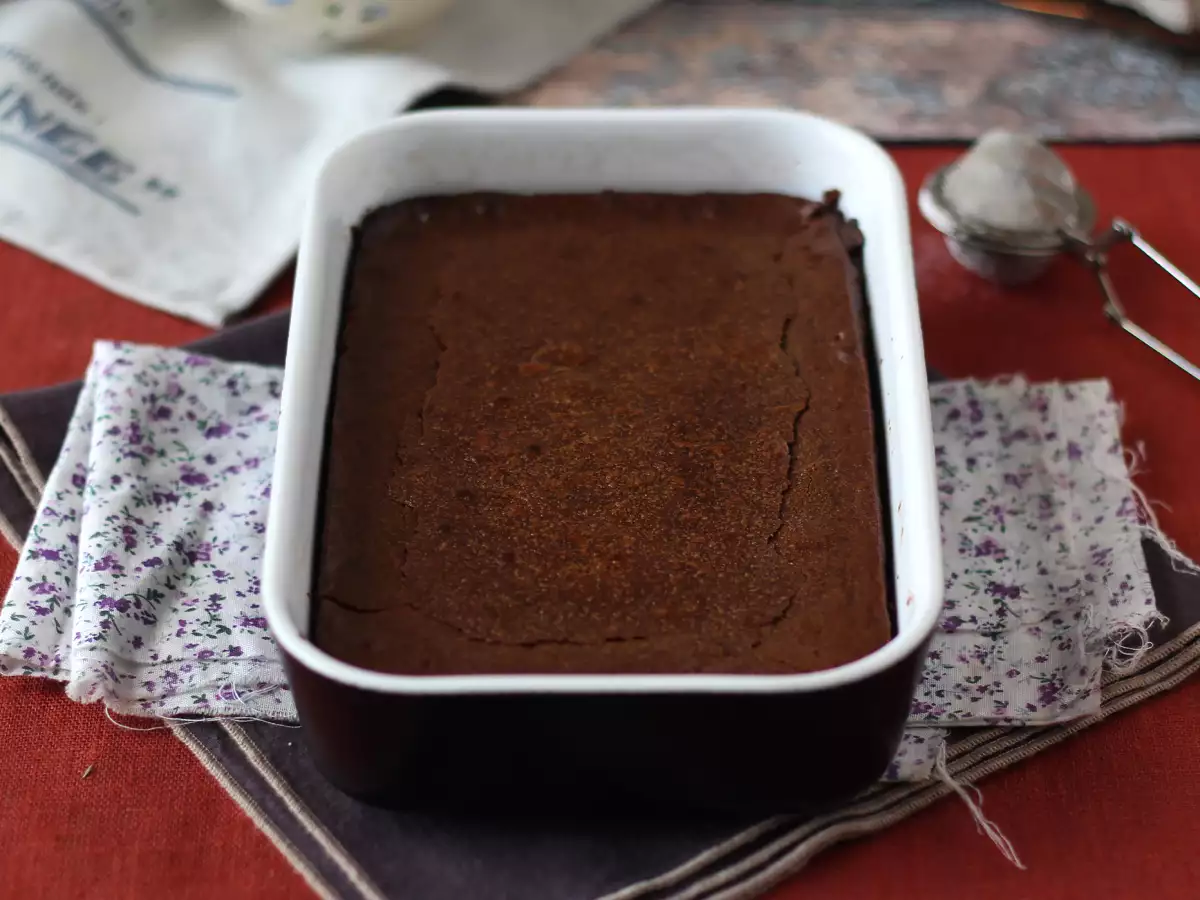 Ultra-gooey chocolate and chestnut cream cake with just 4 ingredients - photo 2