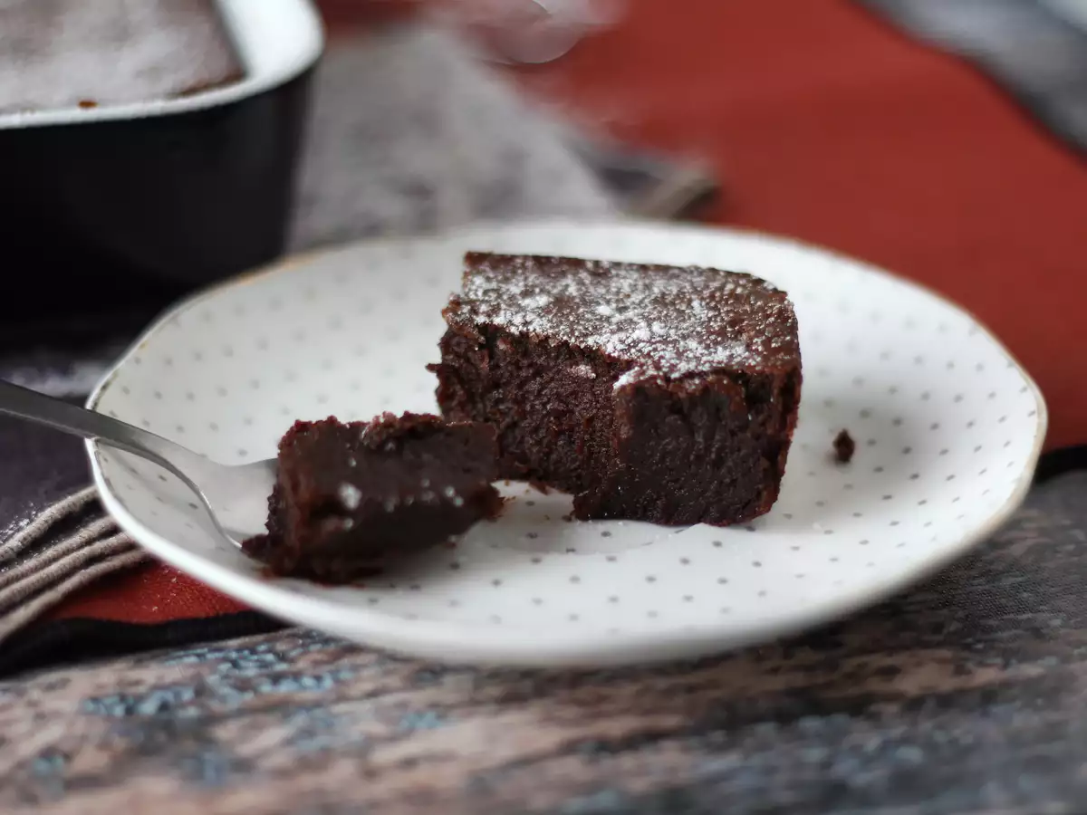 Ultra-gooey chocolate and chestnut cream cake with just 4 ingredients - photo 5
