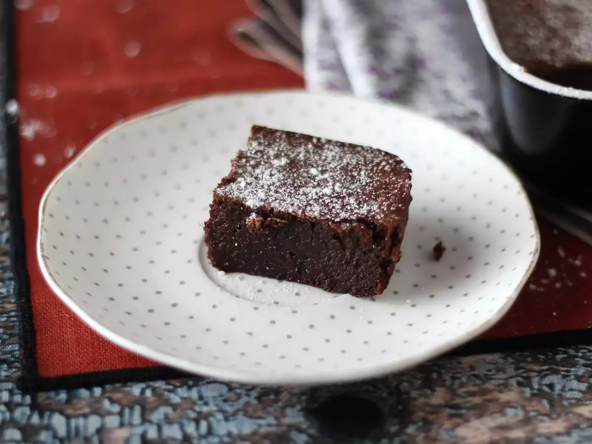Ultra-gooey chocolate and chestnut cream cake with just 4 ingredients - photo 7
