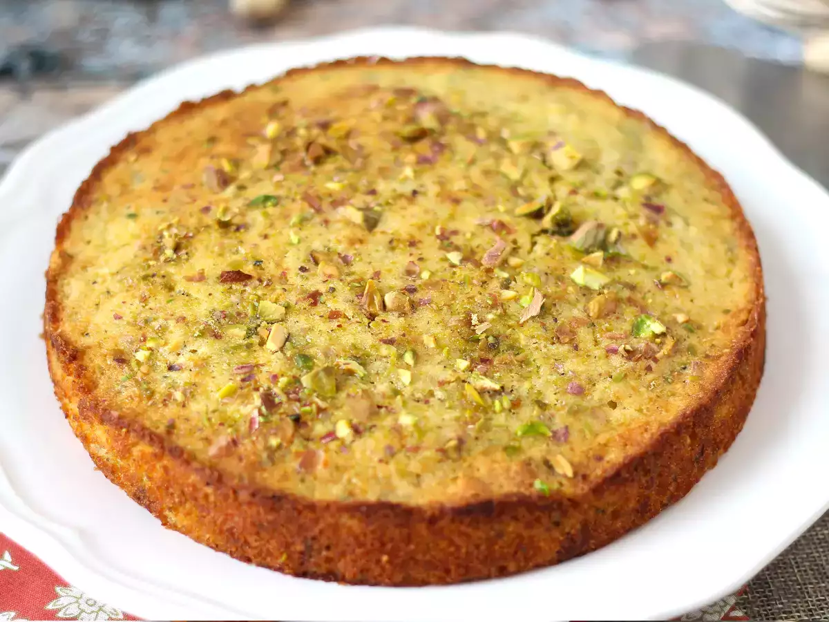 Ultra moist pistachio, lime and zucchini cake - photo 5