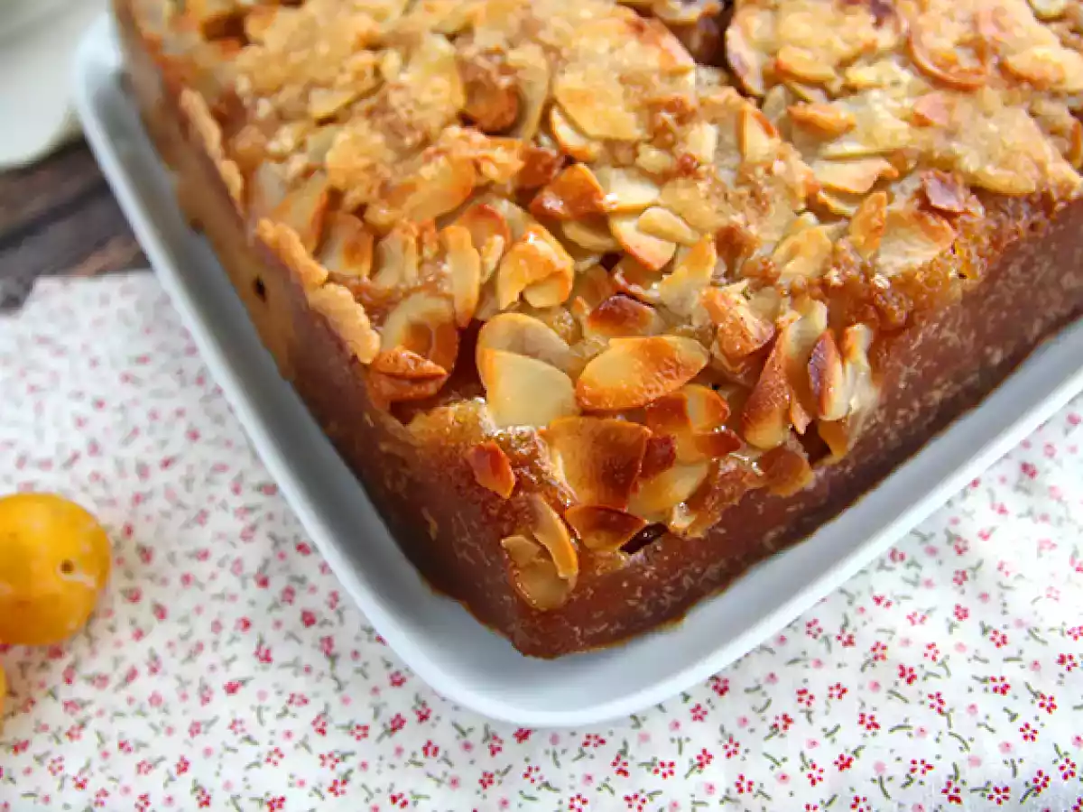 Upside-down mirabelle plum cake with almonds - photo 3