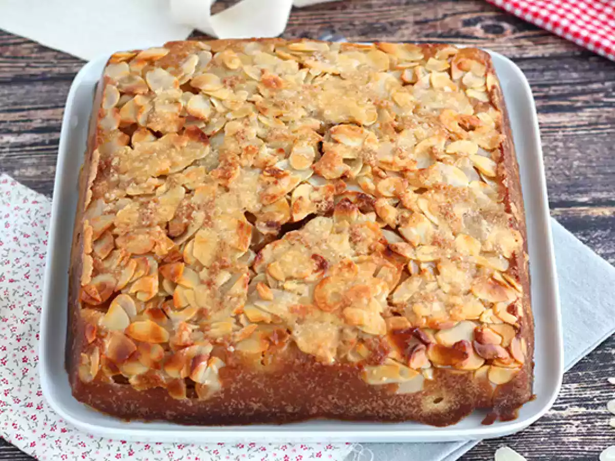 Upside-down mirabelle plum cake with almonds - photo 5