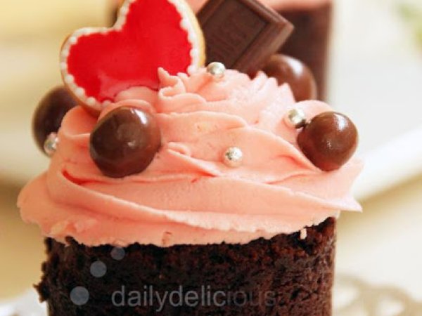 Valentine chocolate strawberry cupcake