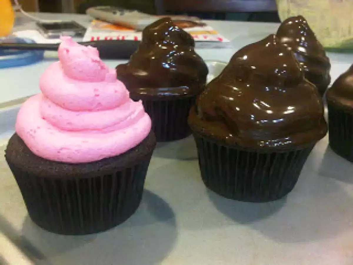 Valentine's Chocolate Dipped Strawberry Cupcakes - photo 3