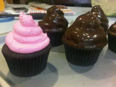 Valentines Chocolate Dipped Strawberry Cupcakes, photo 3
