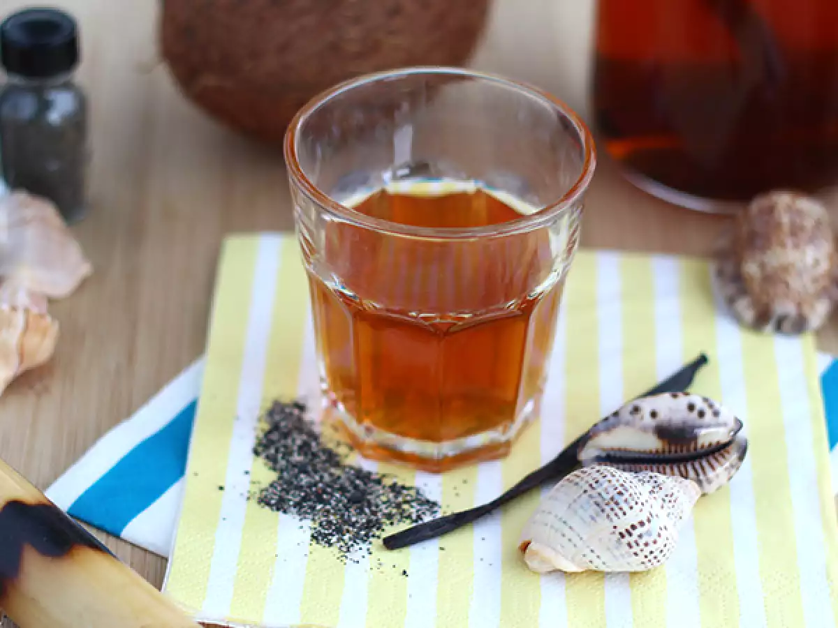 Vanilla and Cinnamon Infused Rum - photo 2