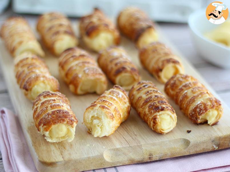 Vanilla custard cannoli