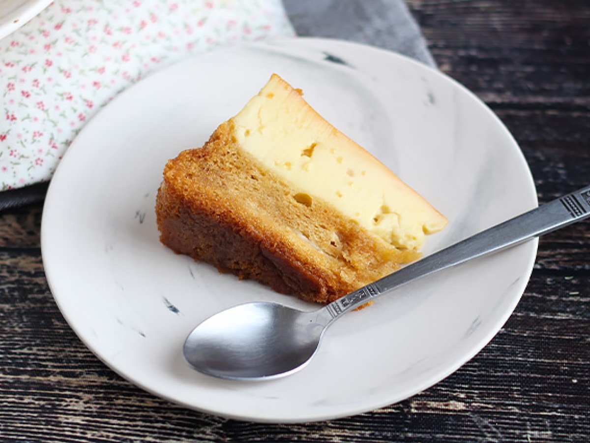 Vanilla flan cake with caramel