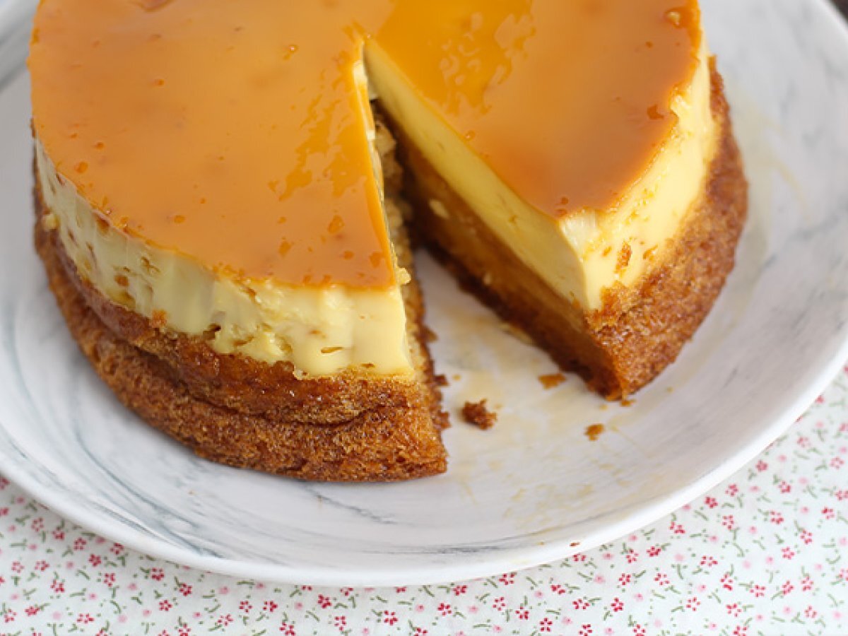 Vanilla flan cake with caramel - photo 2