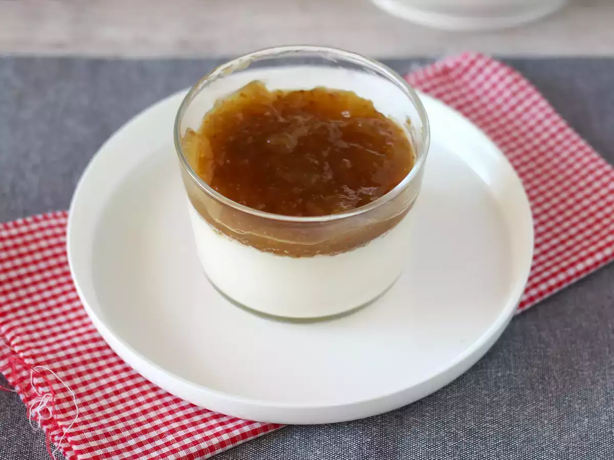 Vanilla panna cotta with fig coulis - photo 2
