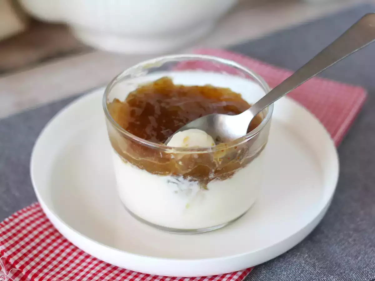 Vanilla panna cotta with fig coulis - photo 3
