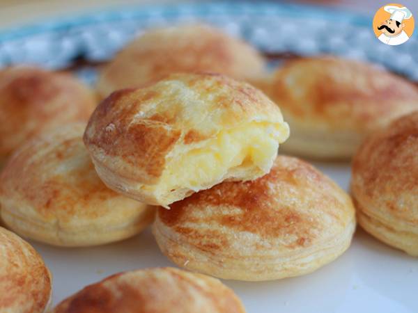 Vanilla puff pastry doughnuts