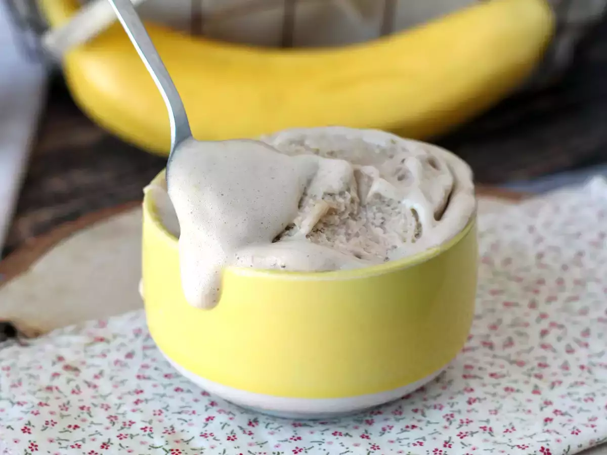 Vanilla whey ice cream, high in protein, fast and with 3 ingredients!