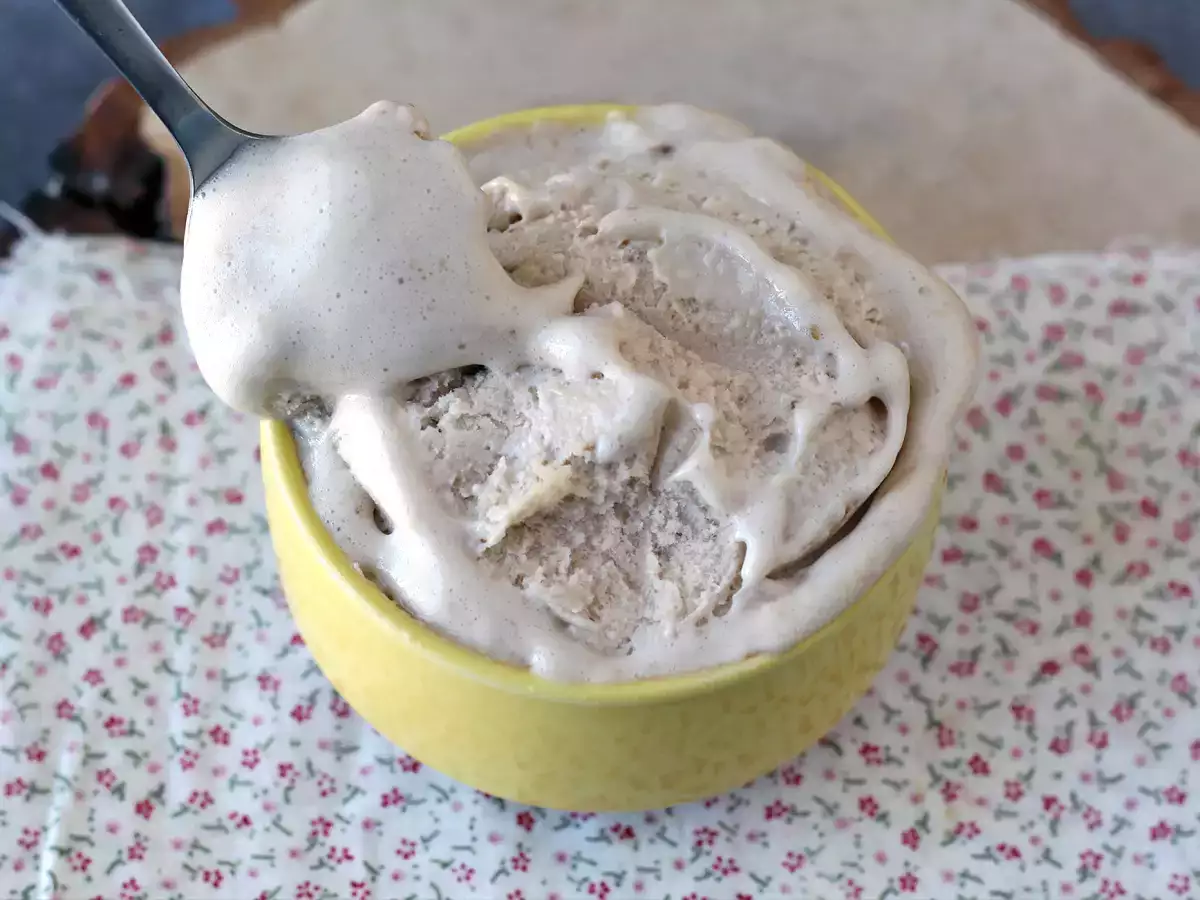 Vanilla whey ice cream, high in protein, fast and with 3 ingredients! - photo 5
