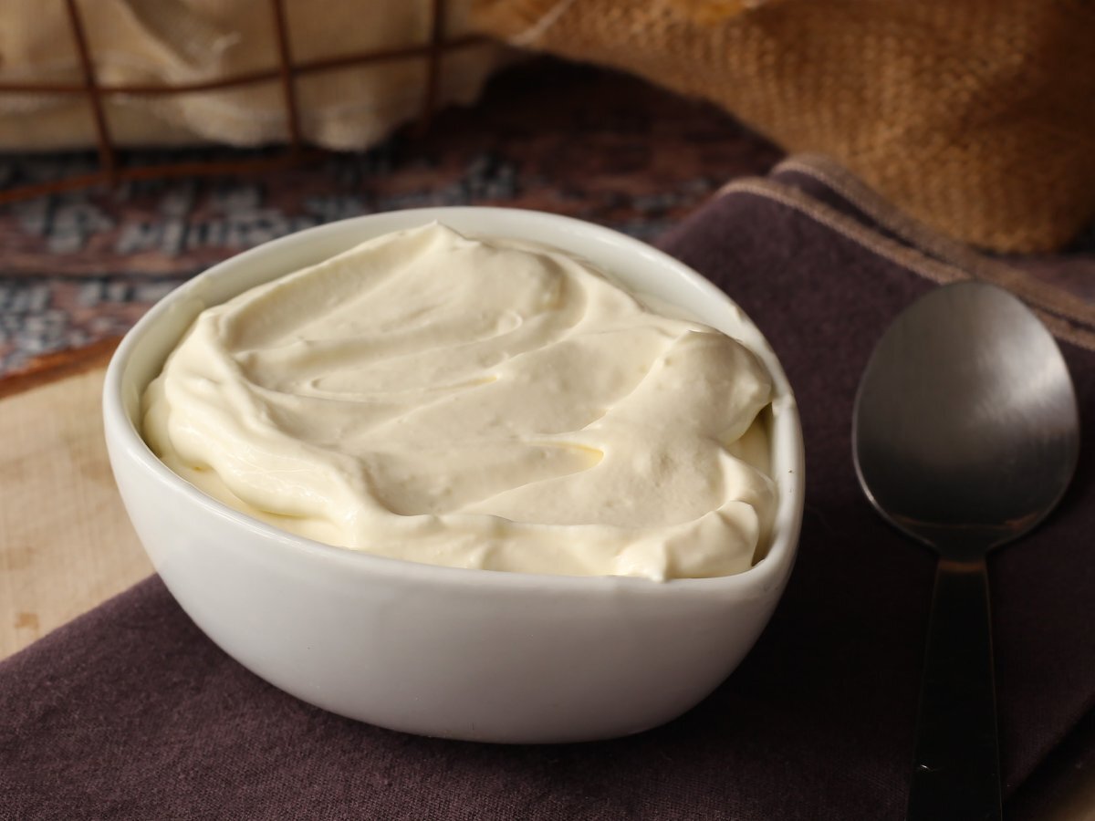 Vanilla whipped cream, perfect to stuff layer cakes or to decorate a cake ! - photo 3