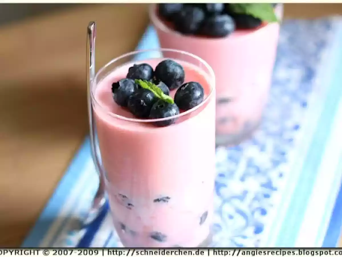 Vanilla Yogurt Mousse with Strawberry Marshmallow