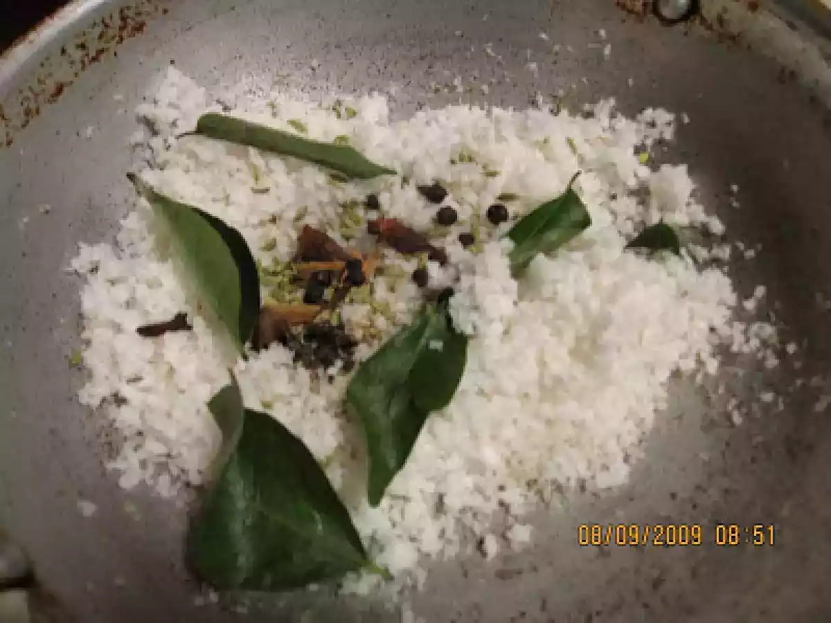 Varutharacha Mutton Kulambu - photo 2