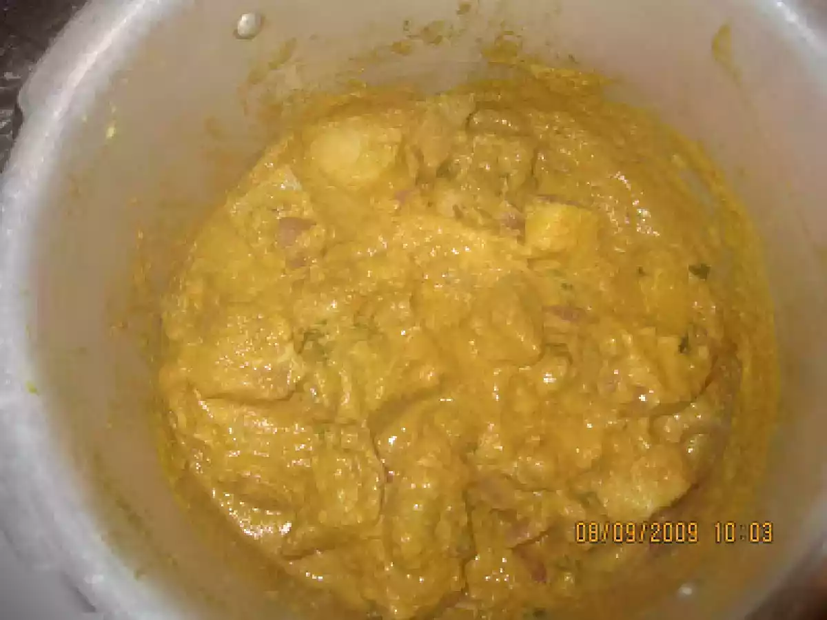 Varutharacha Mutton Kulambu - photo 7