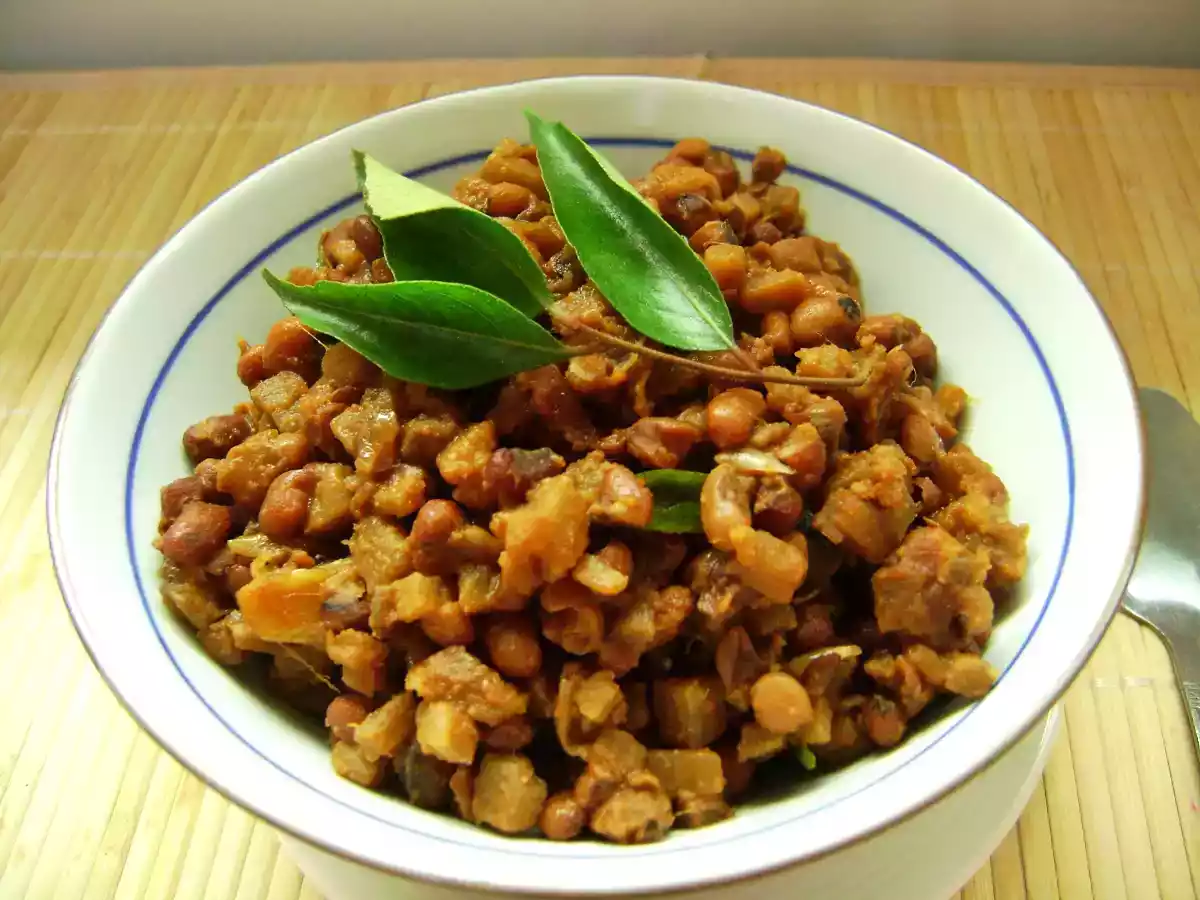 Vazha Pindi and Vanpayar Mezhukkuparati (Plantain stem and Red Cow peas stir fry)