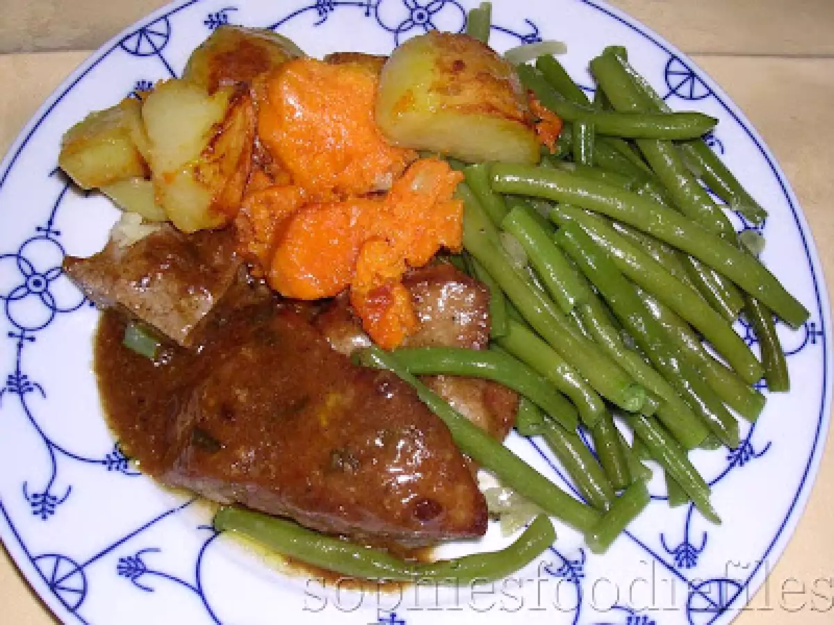 Veal with a wine & sage sauce, steamed green beans & mixed oven roasted potatoes - photo 2