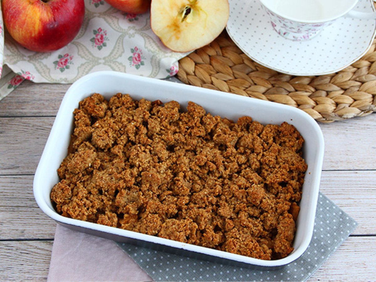 Vegan and gluten free apple crumble