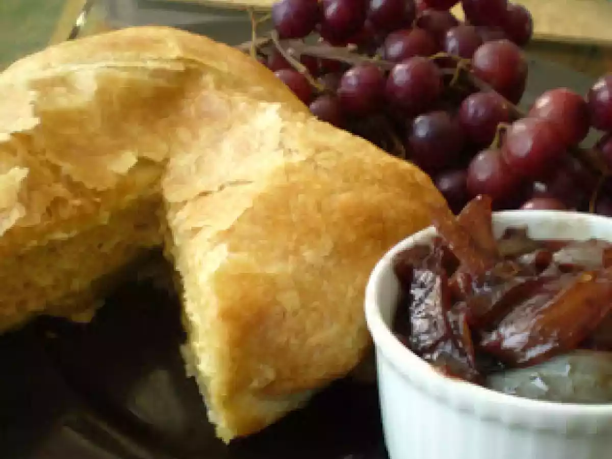 Vegan Baked Brie en Croute (in Puff Pastry) with Vegan Red Wine Onion Jam