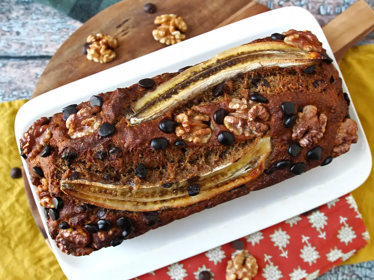 Vegan banana bread with miso, walnuts and chocolate - photo 3