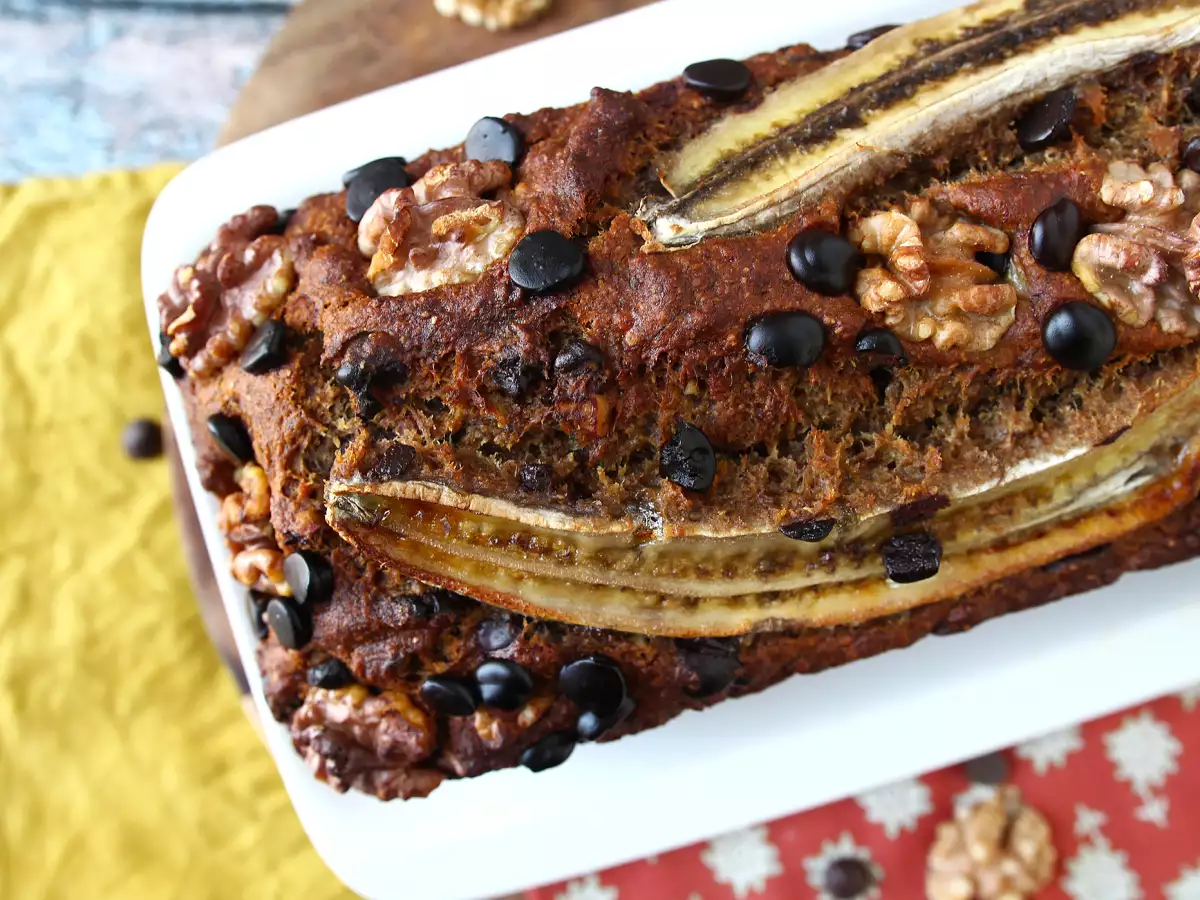 Vegan banana bread with miso, walnuts and chocolate - photo 4