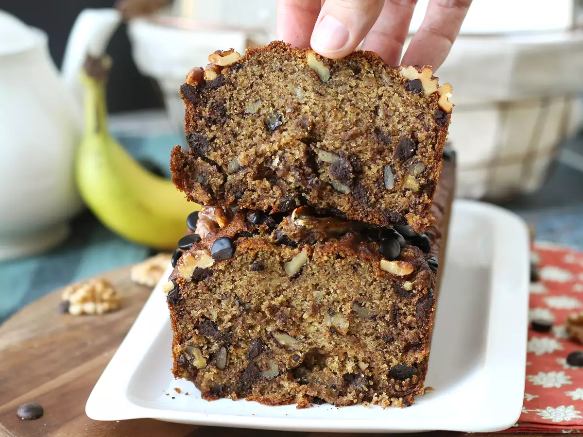 Vegan banana bread with miso, walnuts and chocolate - photo 5