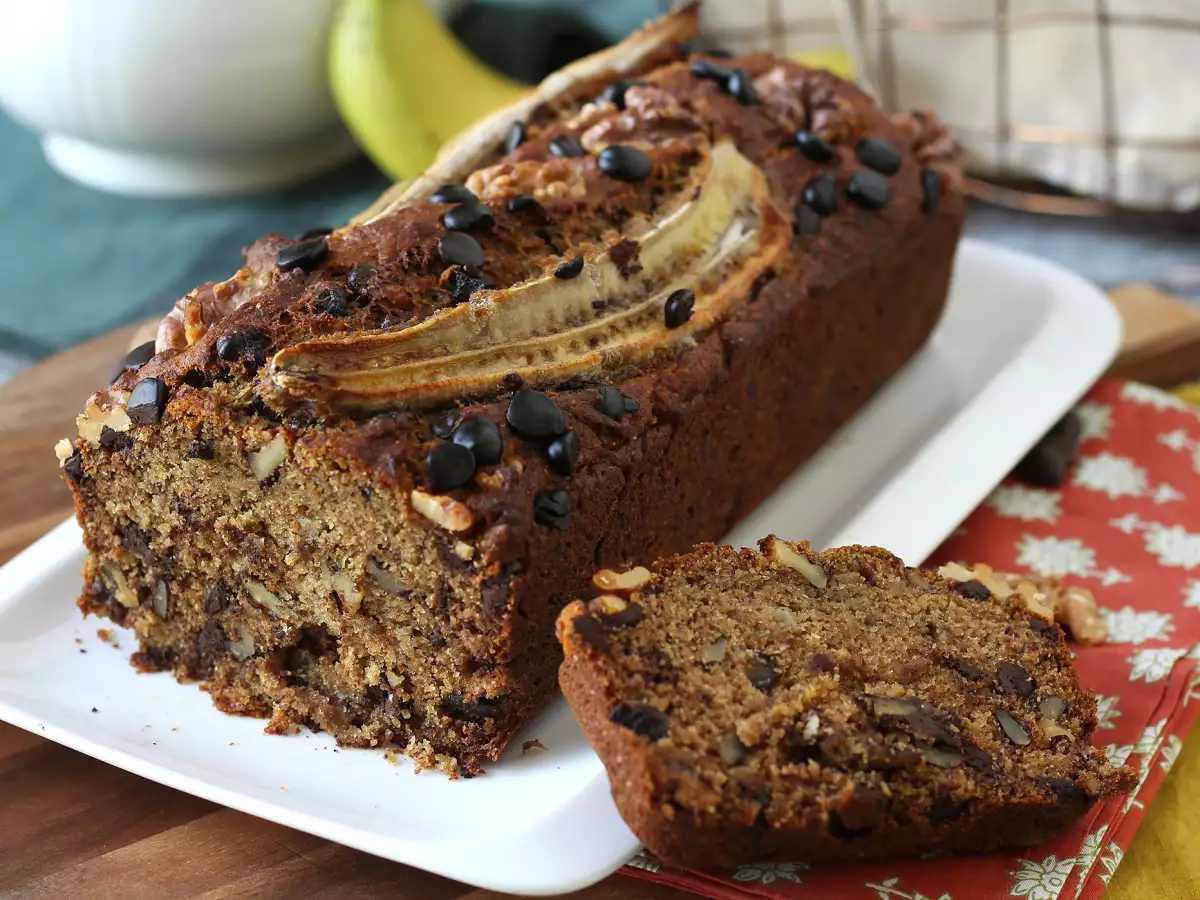 Vegan banana bread with miso, walnuts and chocolate - photo 6