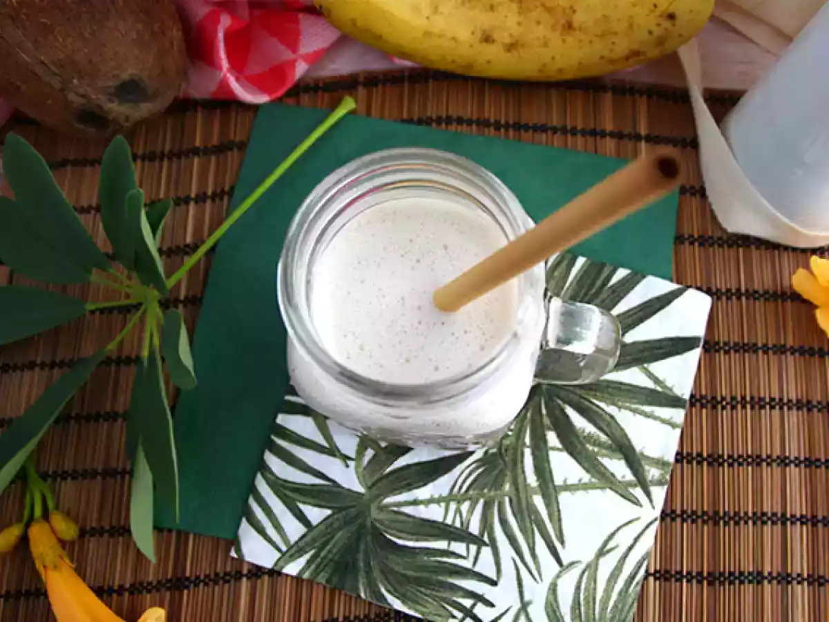 Vegan banana milkshake - photo 3