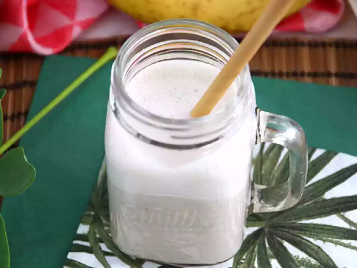 Vegan banana milkshake - photo 4