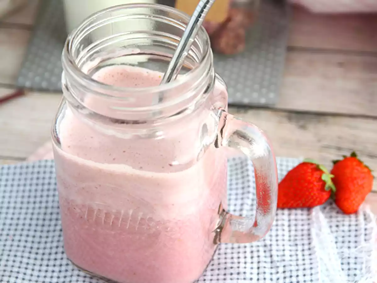 Vegan berry milkshake - photo 2