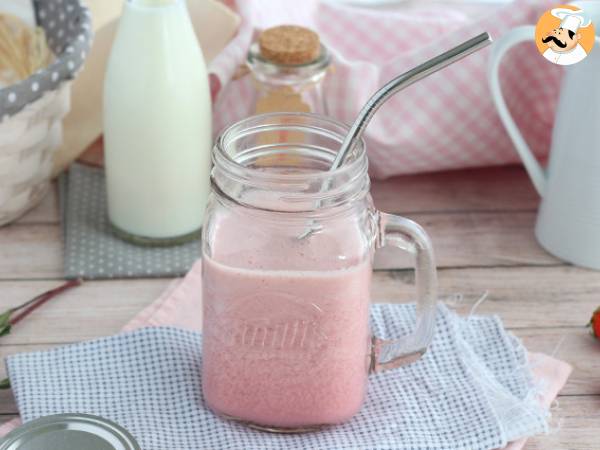 Vegan berry milkshake