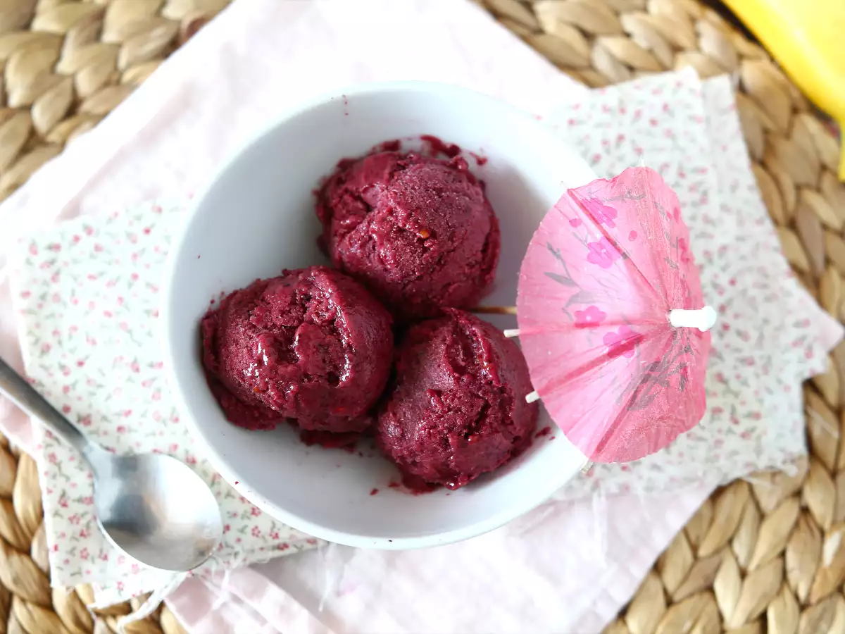 Vegan berry nice cream: super-easy banana ice cream! - photo 2