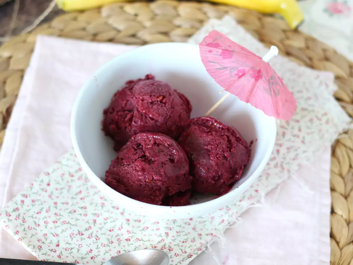 Vegan berry nice cream: super-easy banana ice cream! - photo 4