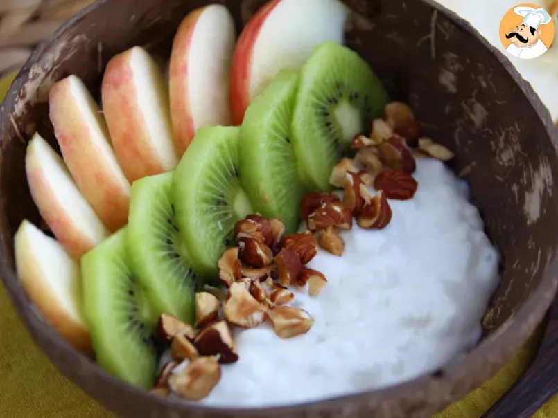 Vegan bowl with coconut milk yogurt, fruits and nuts, photo 2