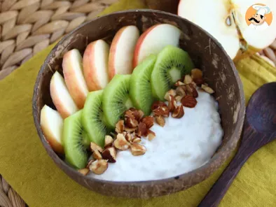 Vegan bowl with coconut milk yogurt, fruits and nuts, photo 3