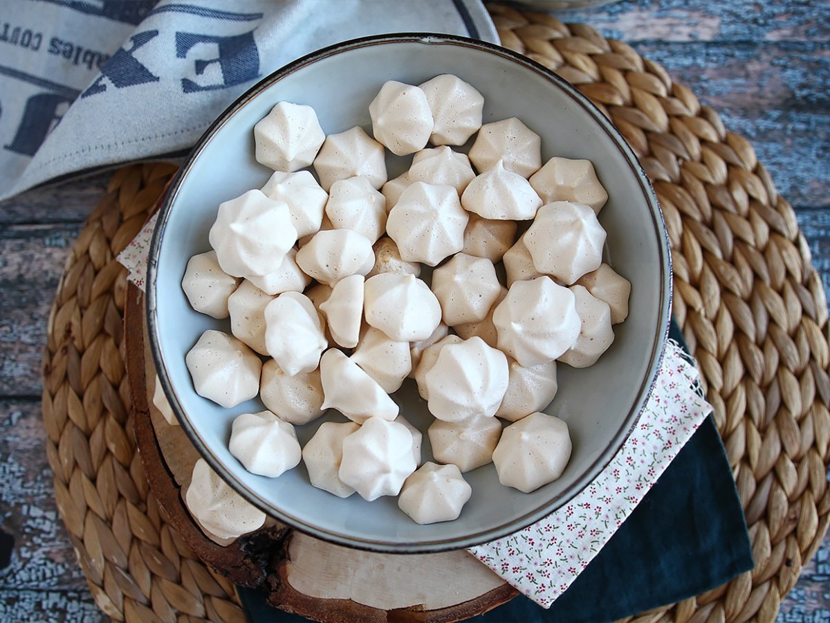 Vegan meringues with aquafaba - photo 2