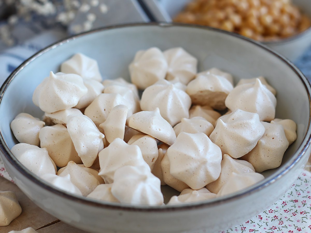 Vegan meringues with aquafaba - photo 3