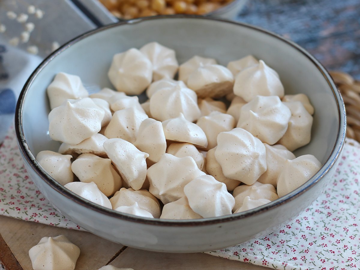 Vegan meringues with aquafaba - photo 6