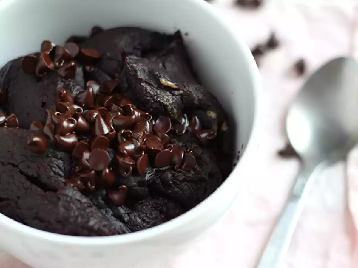 Vegan mug cake - chocolate and peanut butter in 1 minute - photo 2