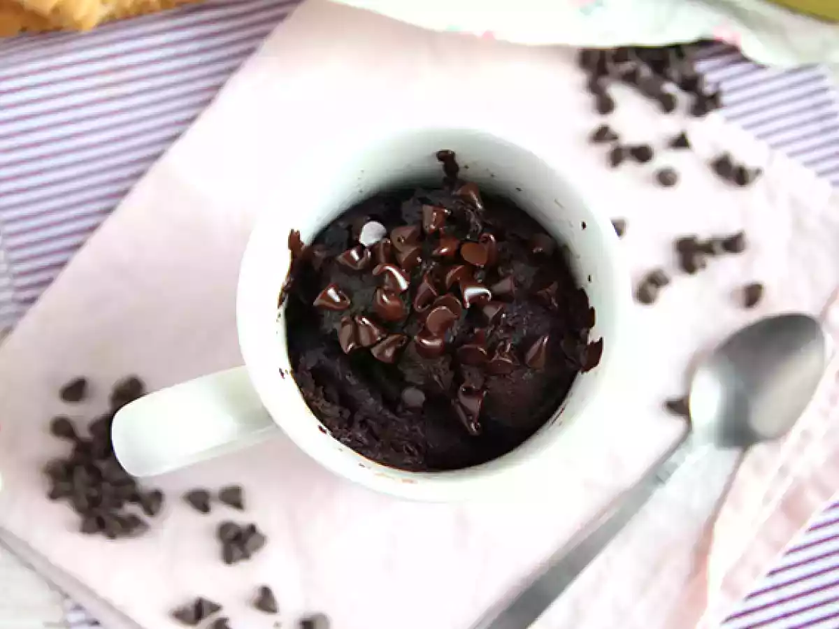Vegan mug cake - chocolate and peanut butter in 1 minute - photo 6